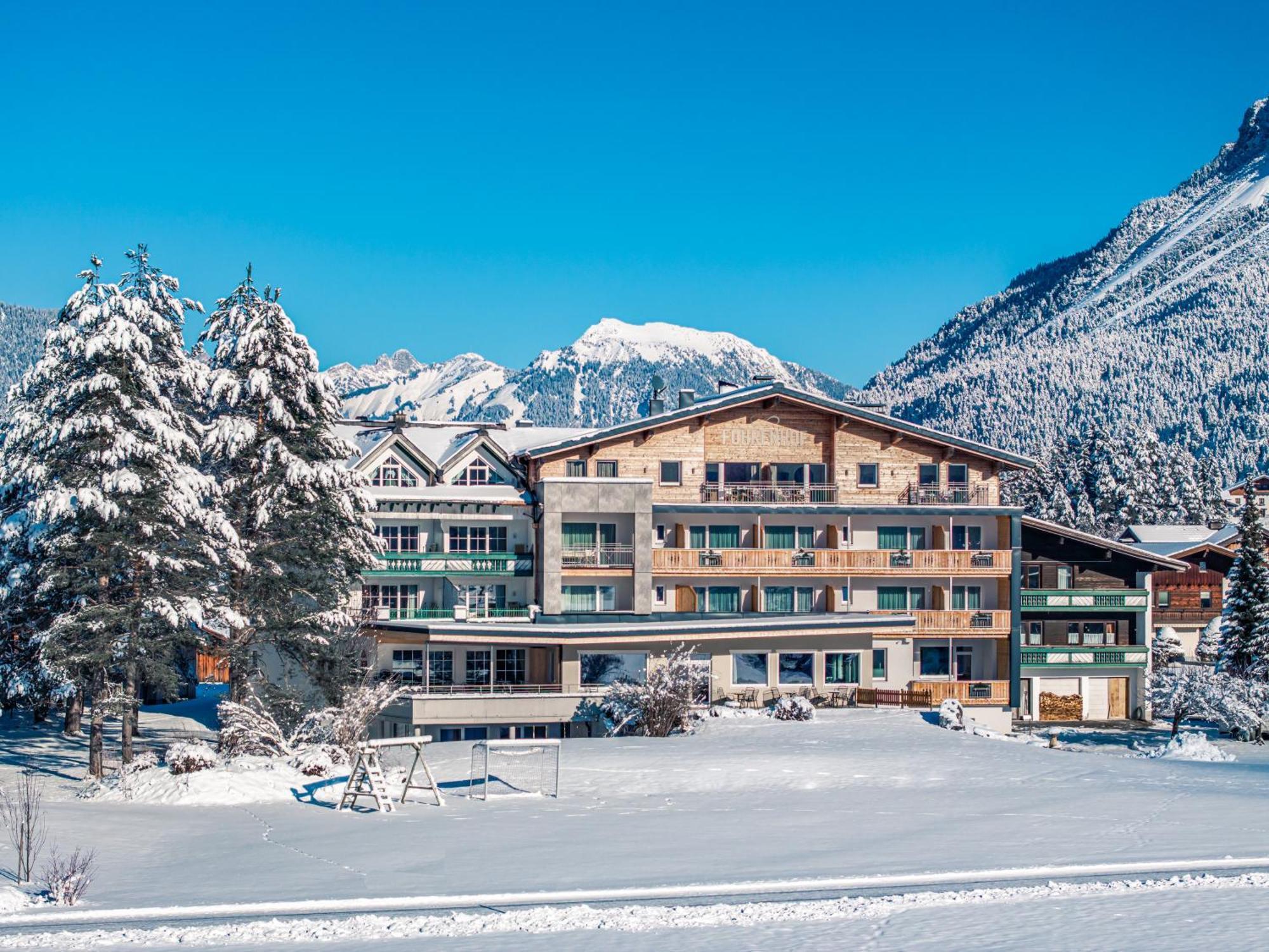 Hotel Foehrenhof Stanzach Exterior photo
